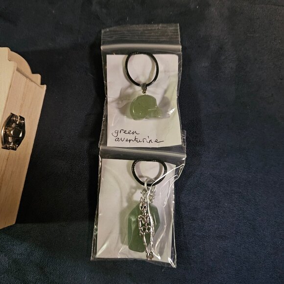 Green aventurine skull & coffin, + skeleton, gemstone pendants, jewelry box - Picture 6 of 9